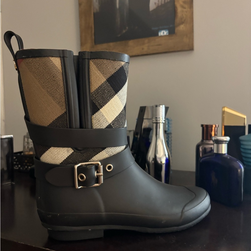 Burberry Black and Tan Winter Rain Boots
